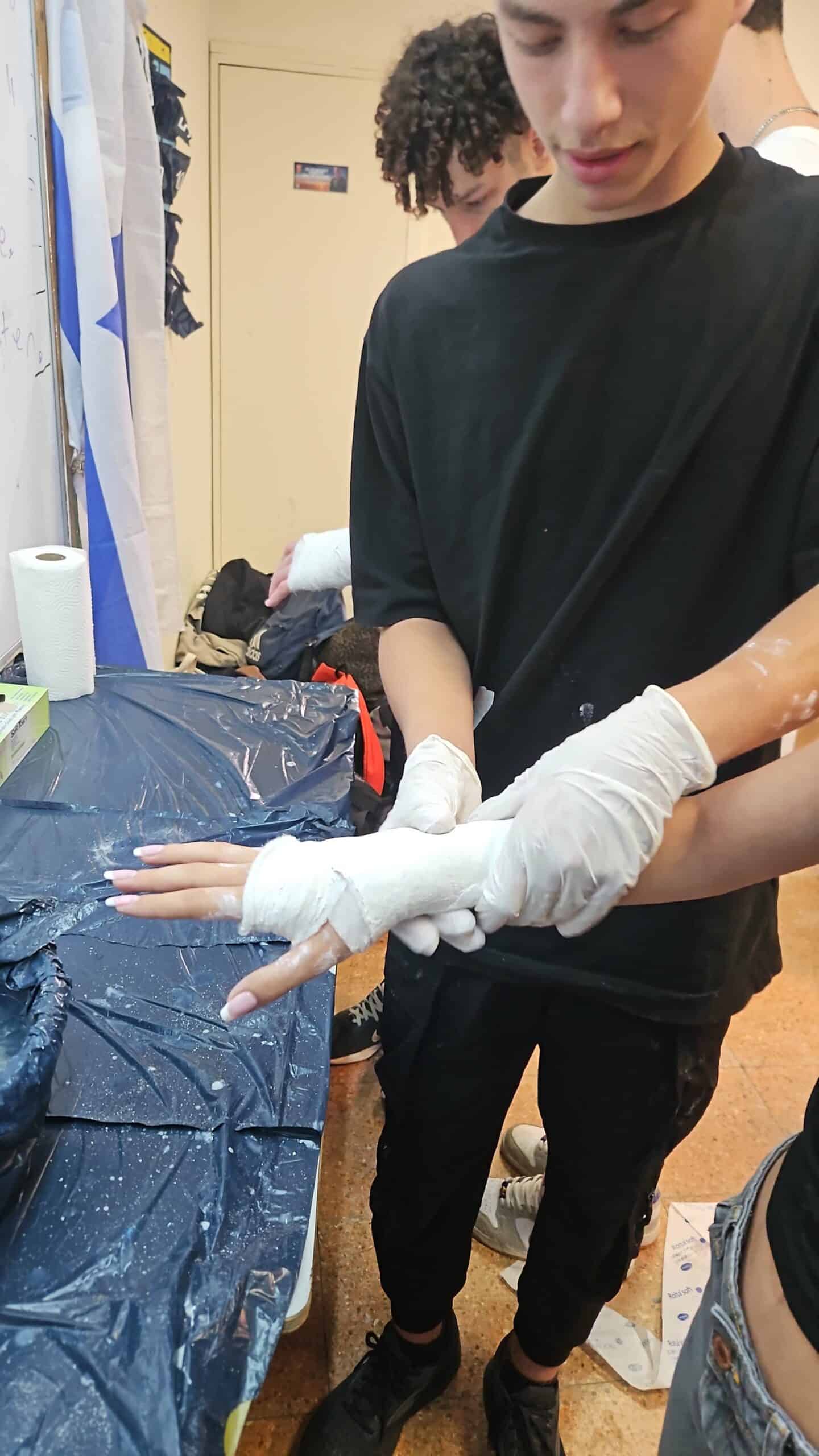 סדנת גיבוס מעשית במגמת ספורט
