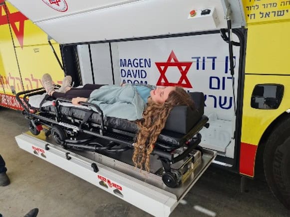 סיור בבנק הדם והתנסות באמבולנס